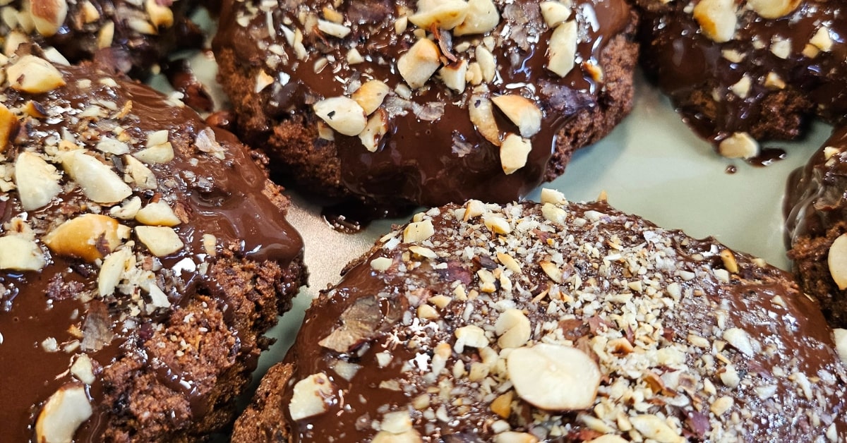 recepti z nino, nina osenar kontrec, dan-kuhinja, medenjaki z lešniki in čokolado